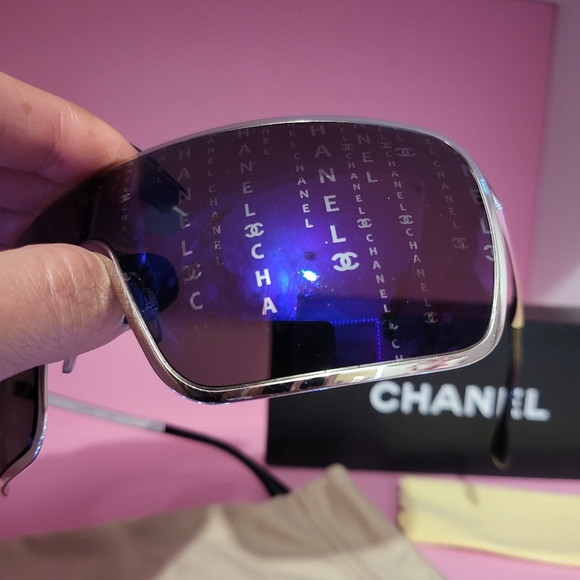 NEWLY LISTED!!!! ULTRA RARE CHANEL SHEILD RUNWAY SUNGLASSES - Picture 4 of 9